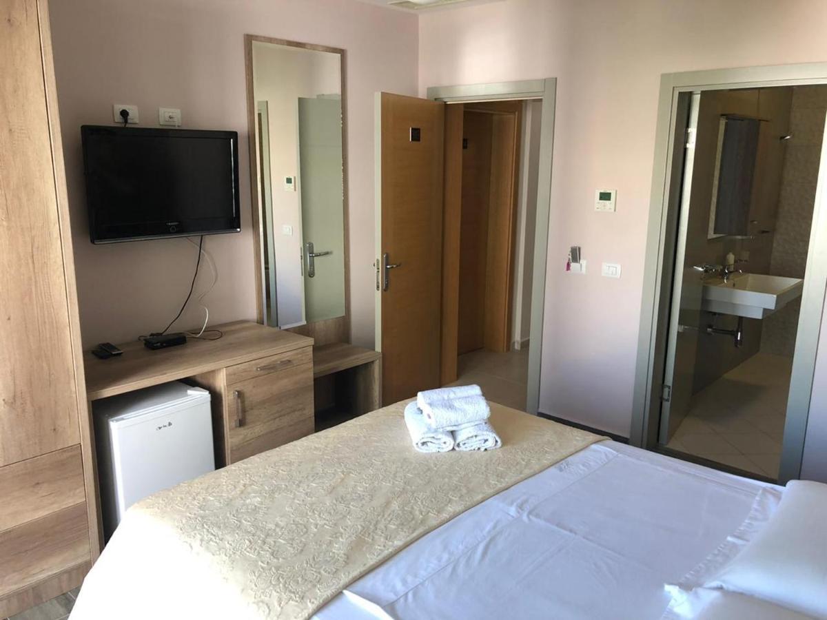 Hotel Maren Durrës Esterno foto