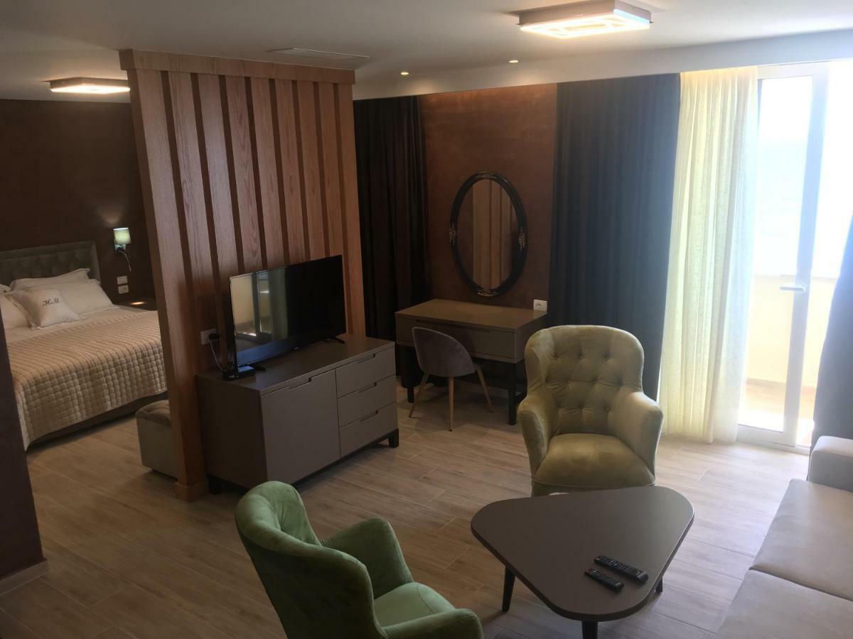 Hotel Maren Durrës Esterno foto